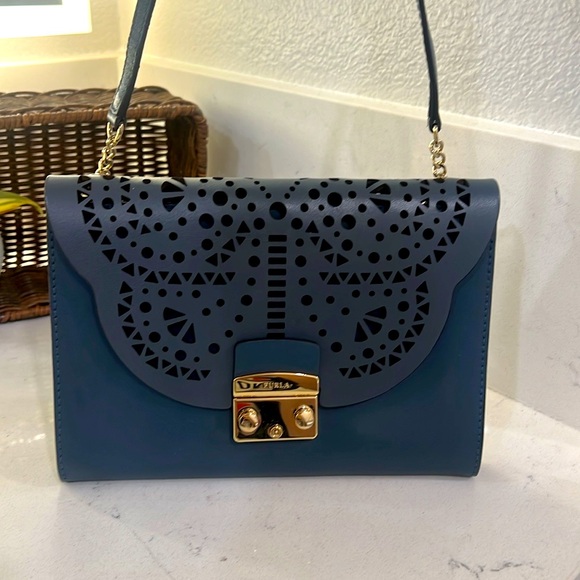 Furla Perforated butterfly Blue bag/Clutch. removable chain to make it a clutch - Picture 10 of 15